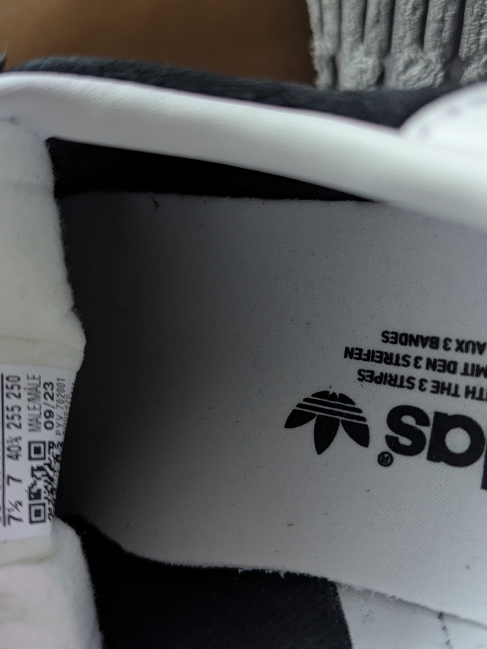 Adidas Originals Gazelle Black/White Sneakers - Picture 2 of 6